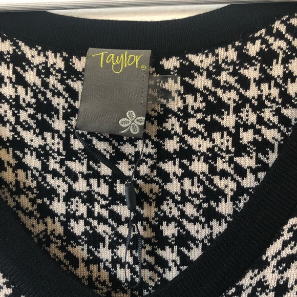 TAYLOR HOUNDSTOOTH BLACK & WHITE SWEATER DRESS - Picture 4 of 4
